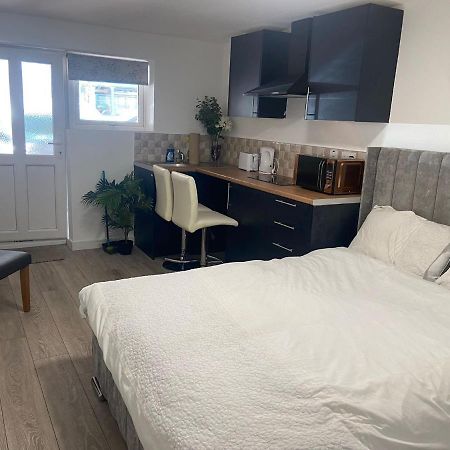 Brand New Studio Apartment With Beautiful Kitchen-Close To Liverpool City Centre מראה חיצוני תמונה