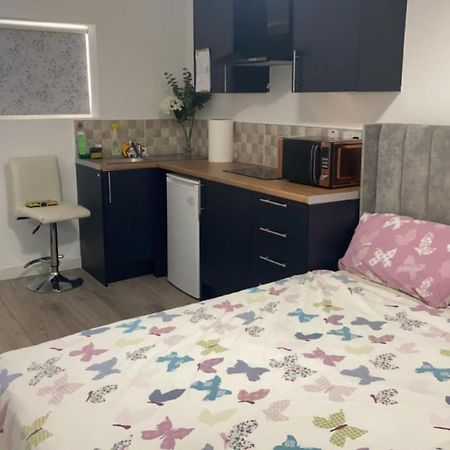 Brand New Studio Apartment With Beautiful Kitchen-Close To Liverpool City Centre מראה חיצוני תמונה