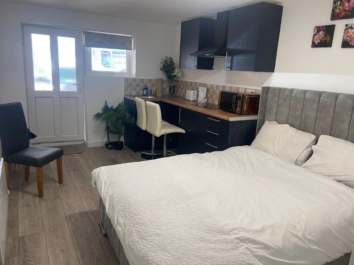 Brand New Studio Apartment With Beautiful Kitchen-Close To Liverpool City Centre מראה חיצוני תמונה