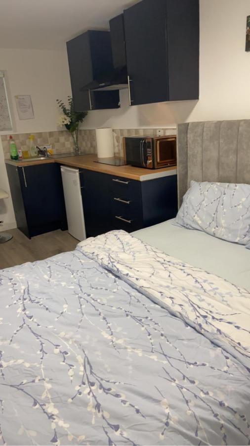 Brand New Studio Apartment With Beautiful Kitchen-Close To Liverpool City Centre מראה חיצוני תמונה