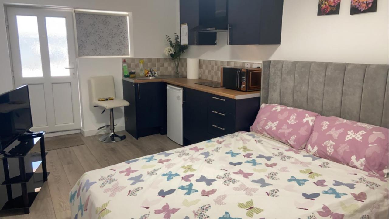 Brand New Studio Apartment With Beautiful Kitchen-Close To Liverpool City Centre מראה חיצוני תמונה