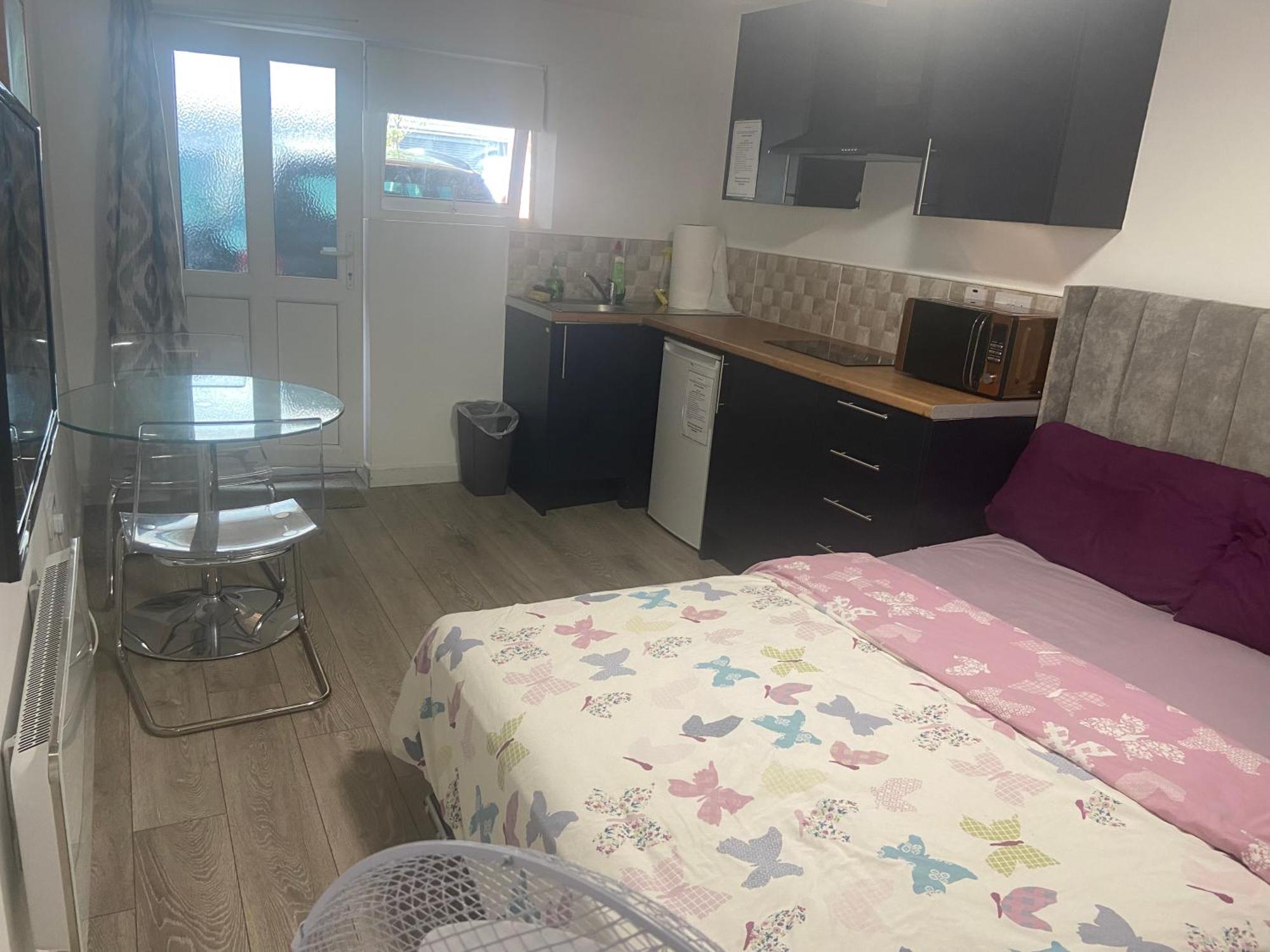 Brand New Studio Apartment With Beautiful Kitchen-Close To Liverpool City Centre מראה חיצוני תמונה
